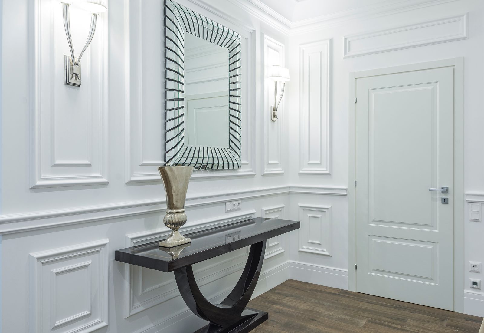 Le luminaire d'entrée, première lumière de la maison